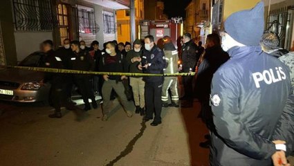 6 çocuğunun gözleri önünde karısını bıçaklayarak öldüren cani koca, kaldıkları daireyi ateşe verdi