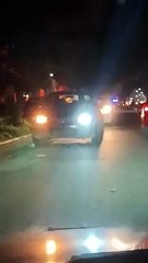 (VIDEOS) LANZAN BOMBAS a una camioneta FAMILIAR en plena NAVIDAD frente al deportivo del sur de COATZACOALCOS