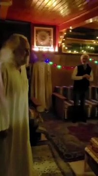 Hasan Mezarcı, Noel'de doğum gününü kutladı; etraftakiler 'İyi ki doğdun Mesih' dedi