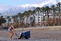 Antalya'da deniz suyu sıcaklığı havanın iki katı oldu, vatandaşlar soluğu denizde aldıKentte sabah erken saatlerinde hava sıcaklığı 10 derece...