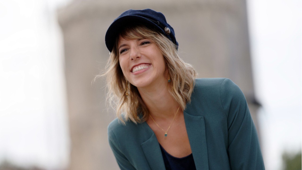 FEMME ACTUELLE - "Ce virus a foutu les vacances en l’air" : Léa François ("Plus belle la vie") privée de fêtes de Noël à cause du Covid