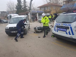 Son dakika... Motosikletli kuryenin ağır yaralandığı kaza kamerada