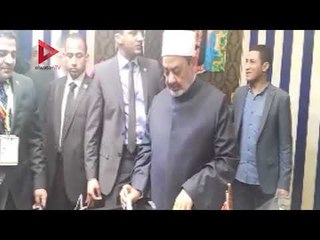 Download Video: شيخ الأزهر يدلي بصوته في انتخابات الرئاسة بمصرالجديدة