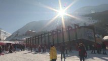 Kayakseverler hafta sonu Palandöken Kayak Merkezi'ne akın etti