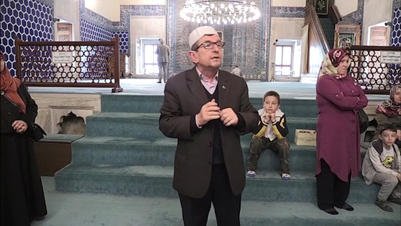 Bursa'da okuduğu ezanlar ile tanınan müezzin Recep uyar vefat etti
