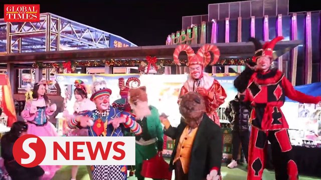 Residents in Beijing and Shanghai enjoy Christmas Eve