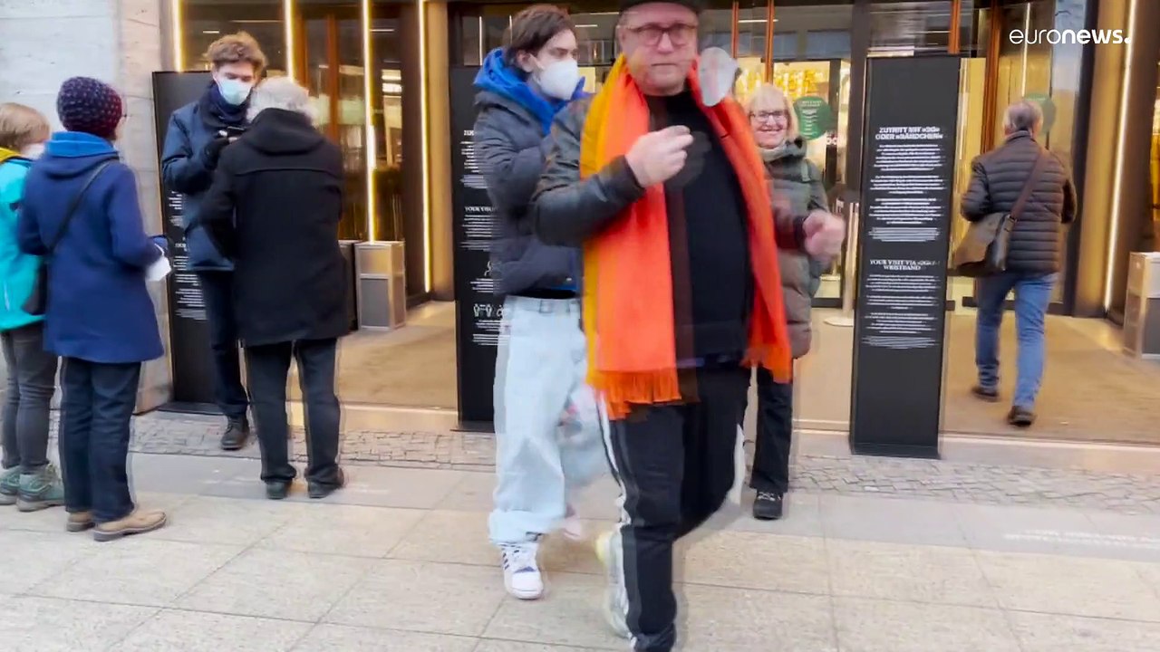 Hochansteckende Omikron-Variante - Söder fordert kürzere Quarantänezeit