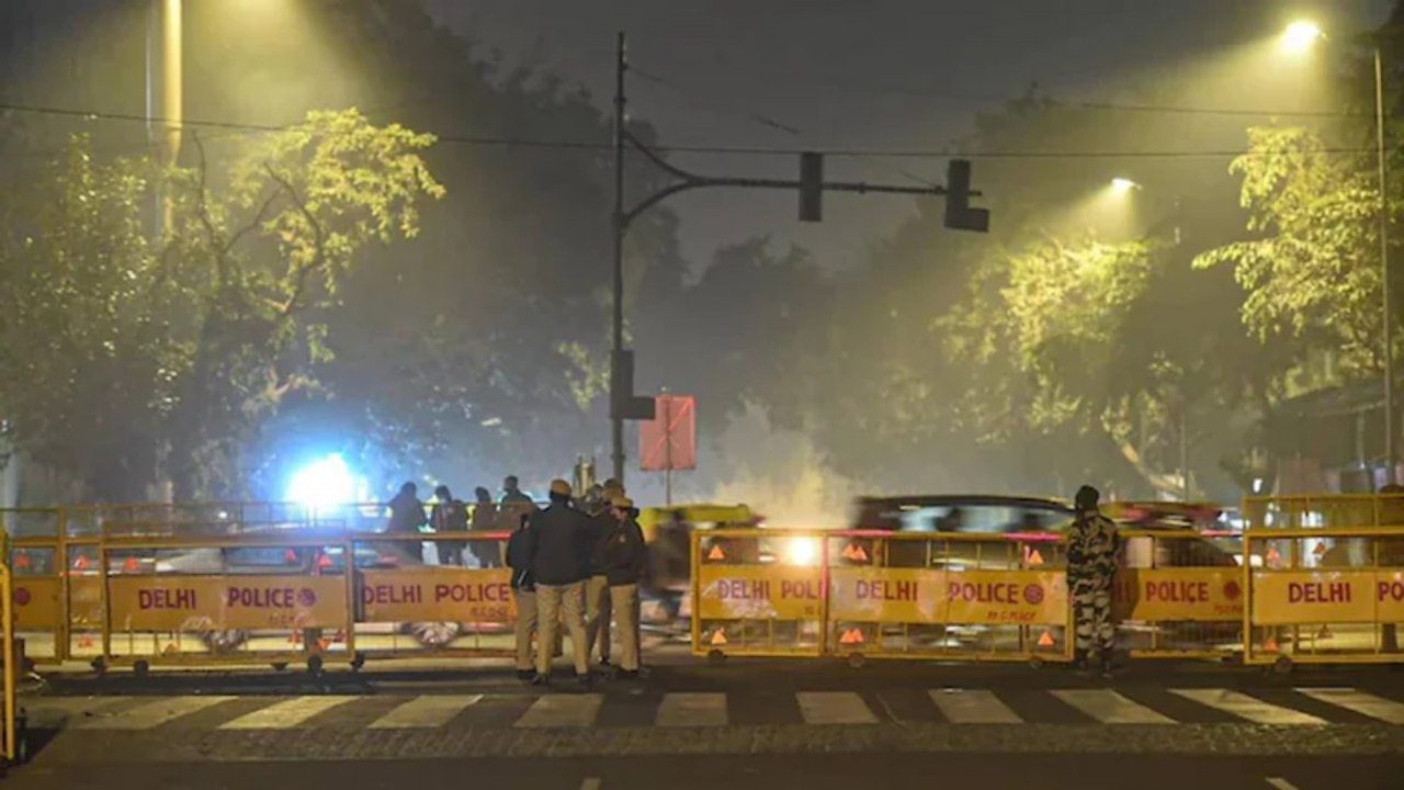 Omicron: Night Curfew in Delhi from Monday
