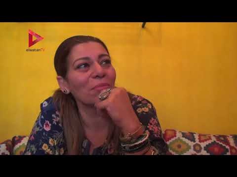 بلكونة ورد وصور رشدي أباظة وسعاد حسني... مطعم س...