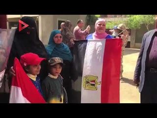 سيدة أمام لجنة في مصر الجديدة : "ياسيسي أنت قبطان السفينة المصرية"