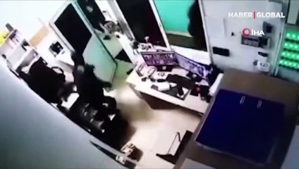 Moskova'da AVM'de korku dolu anlar! Üzerinden el bombası çıktı, sonrası...