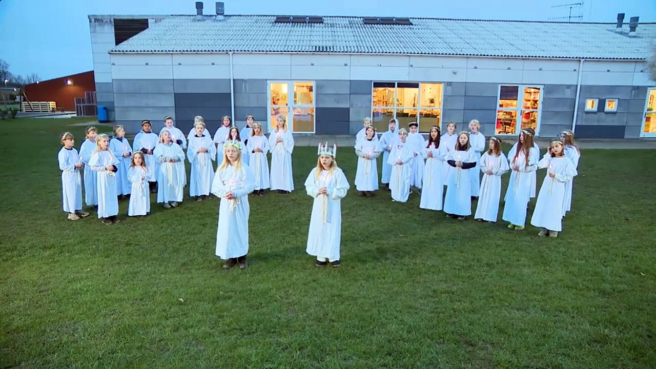 Lucia i Aakirkeby | December 2020 | TV2 BORNHOLM - TV2 Danmark