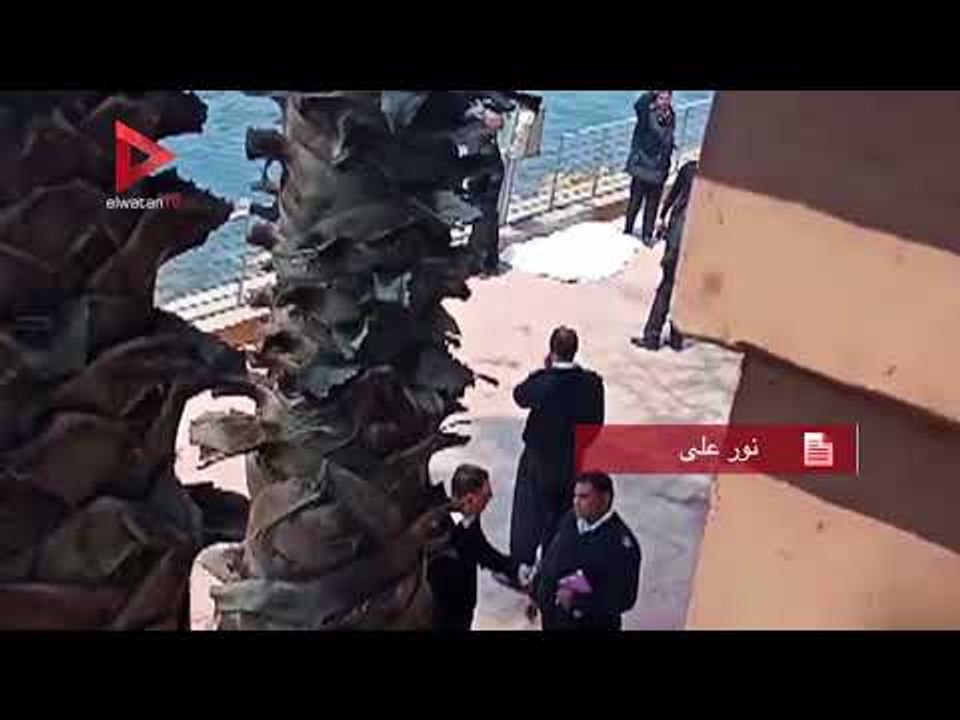 اللحظات الأولي عقب انتشال جثة الفتاة المنتحرة بالنيل