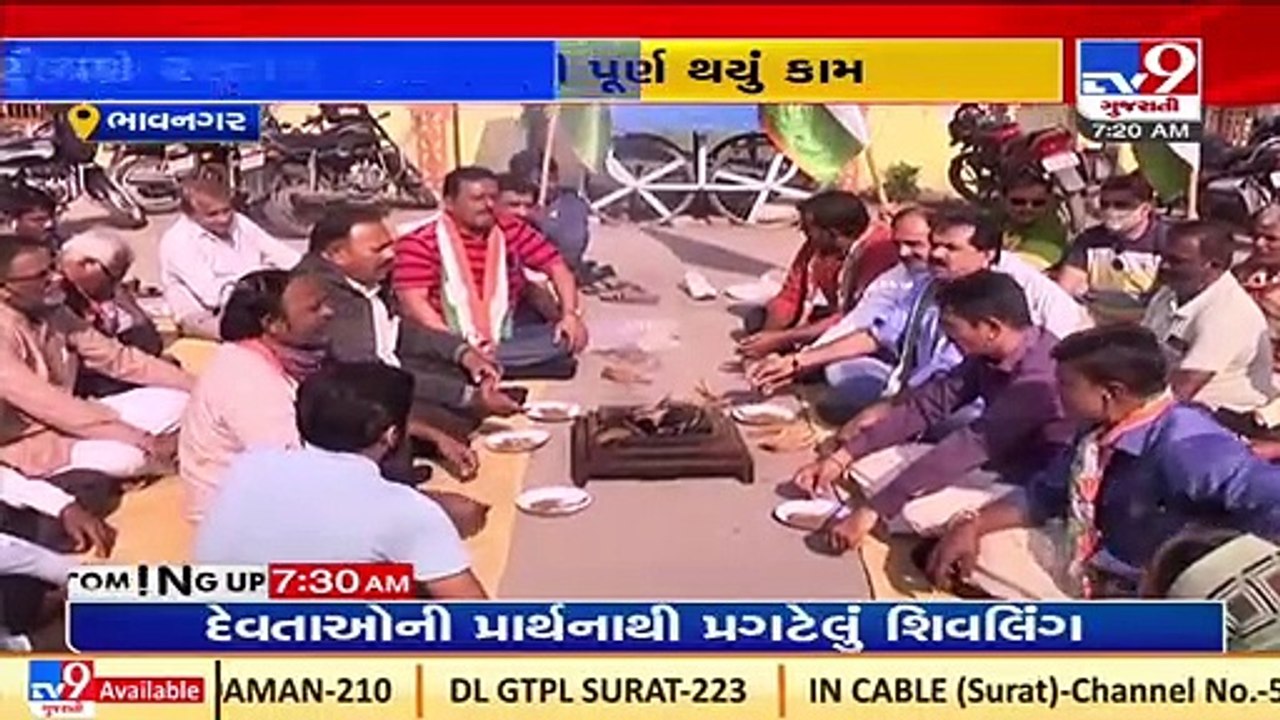 Congress performs 'hawan' as a part of protest against snail-paced work of 6-lane road, Bhavnagar
