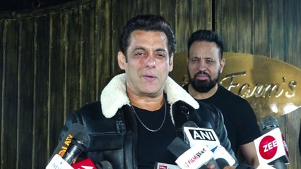 Salman Khan ने बताया सांप काटने वाला किस्सा, देखिए Video | FilmiBeat