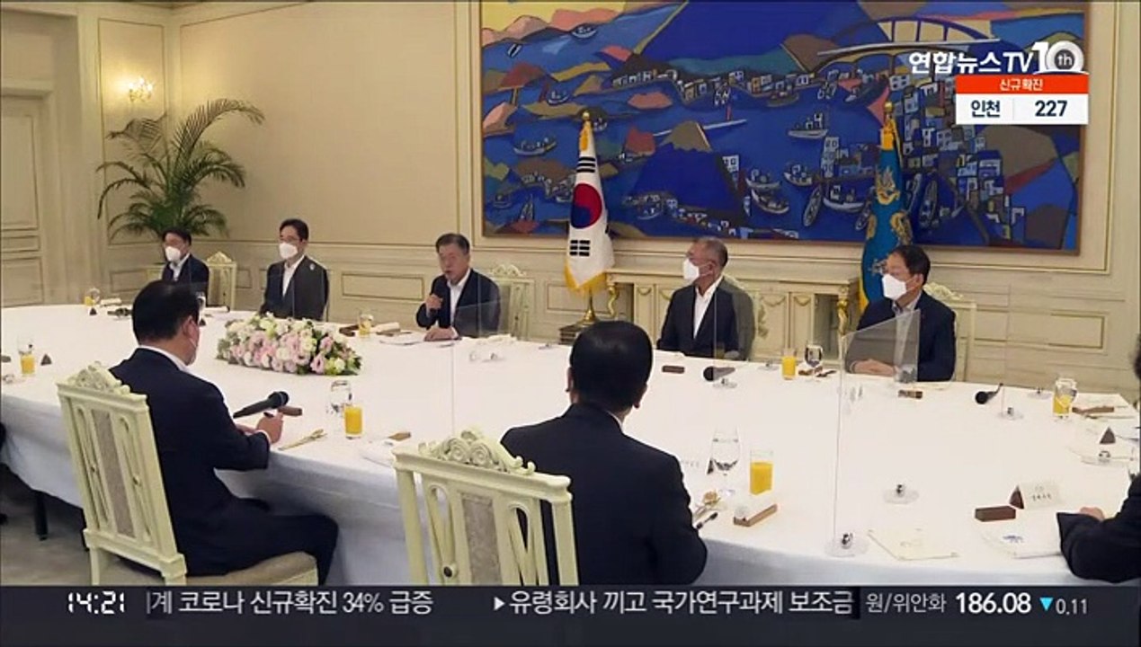 [녹취구성] 문대통령 "인재, 가장 확실한 투자처…기업이 힘 되어주길"