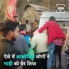 People Loot Alcohol In Dry State Bihar From Car