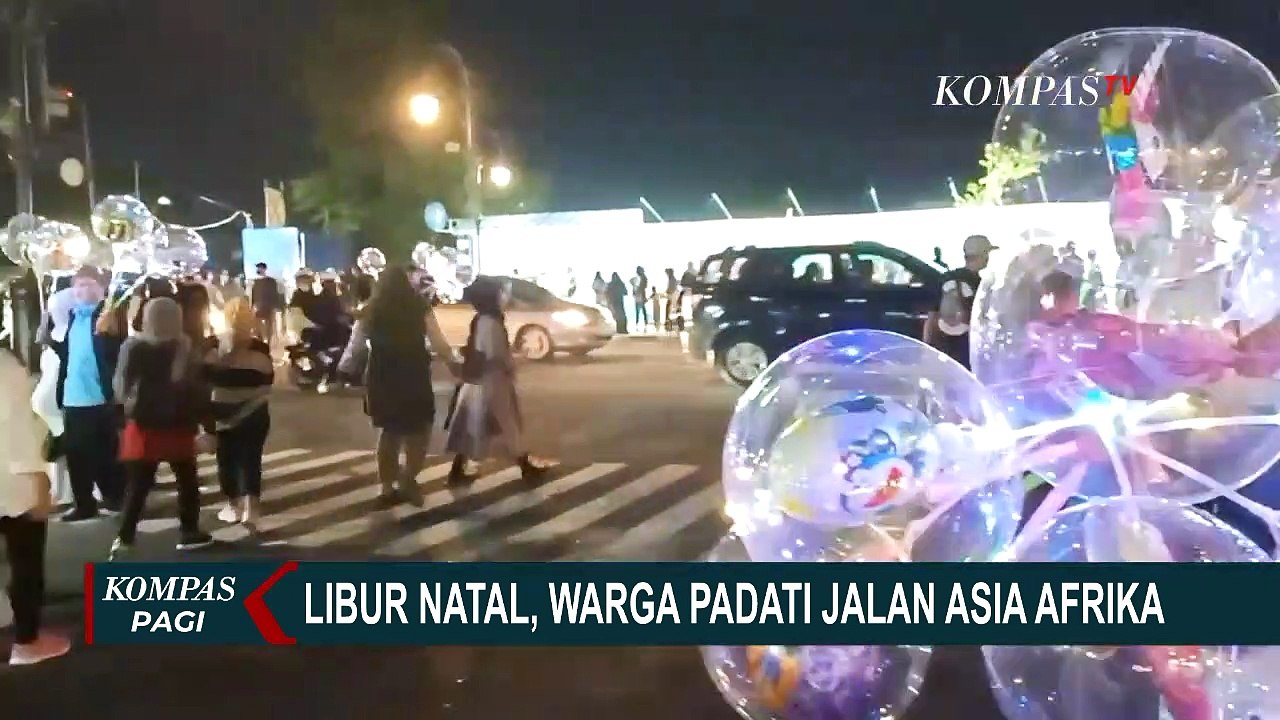 Manfaatkan Libur Natal 2021, Warga Padati Jalan Asia Afrika dan Braga Kota Bandung