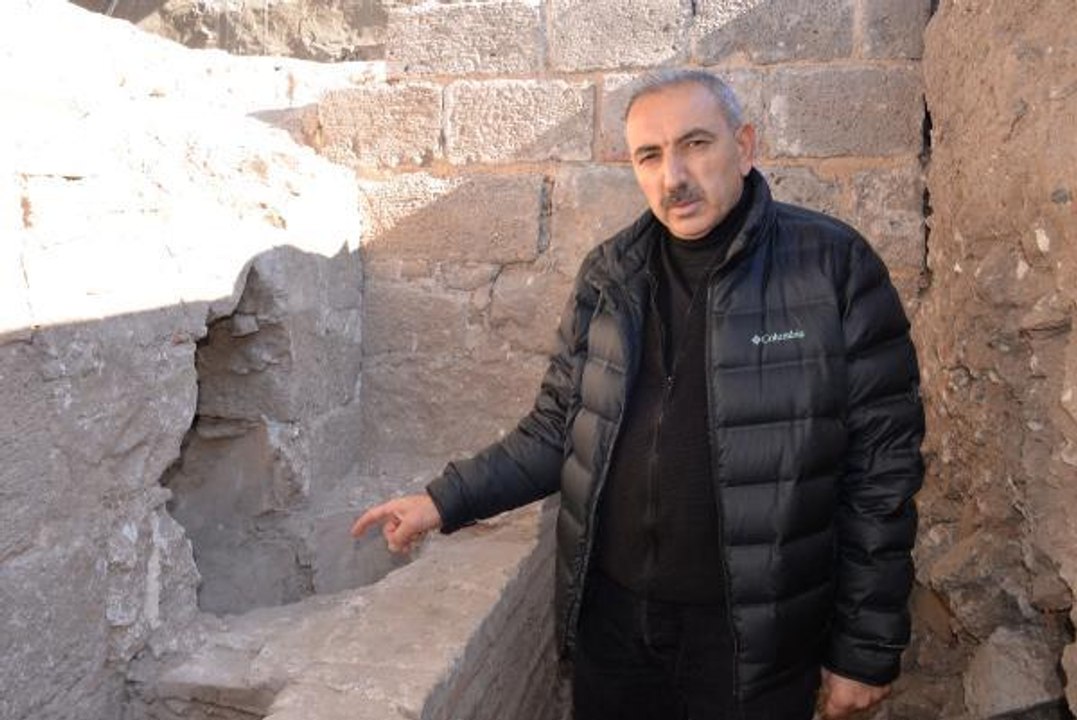 ARTUKLU SARAYI'NDA EL-CEZERİ'NİN YAPTIĞI DÜŞÜNÜLEN MODERN KALORİFER SİSTEMİ BULUNDU