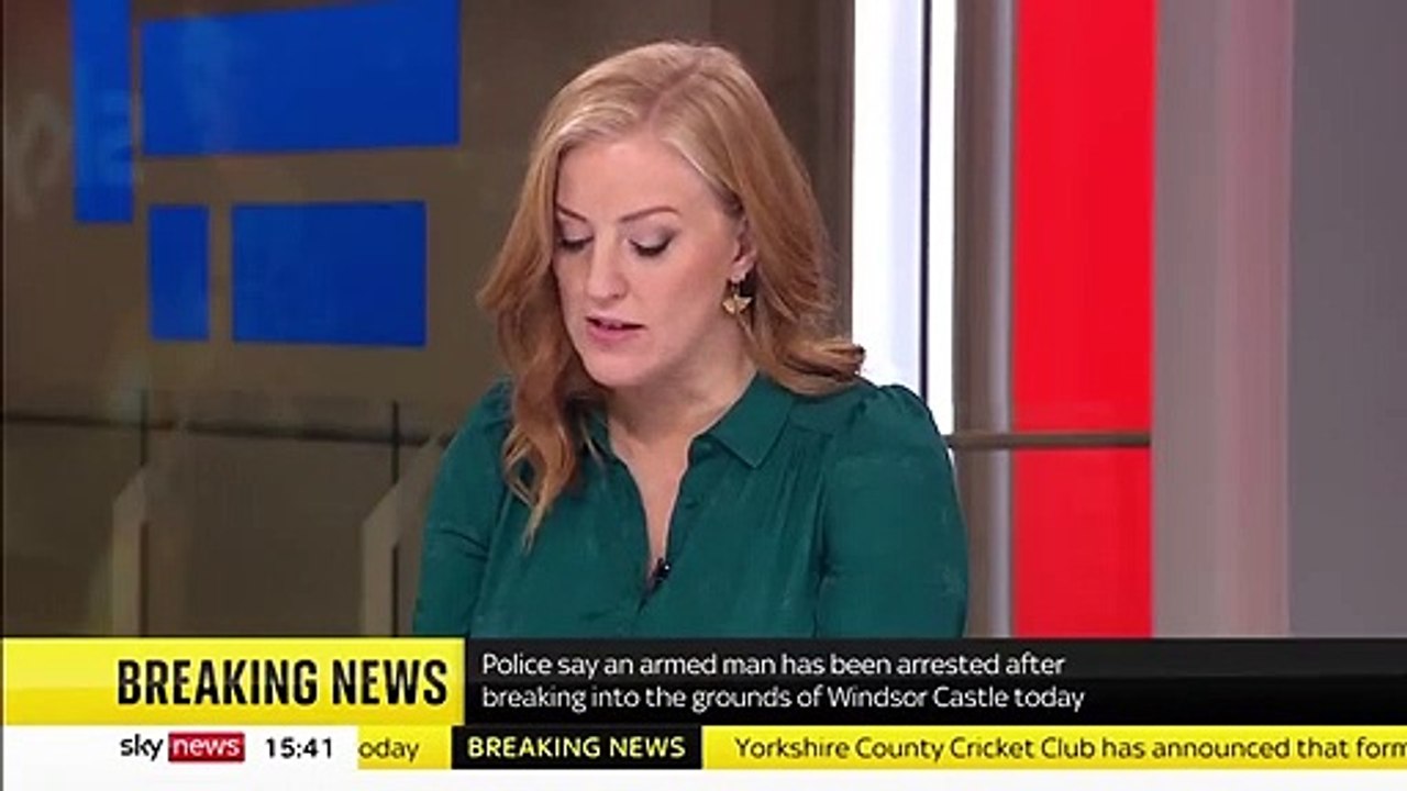 Un homme a été interné hier après avoir tenté la veille de s'introduire, armé d'une arbalète, dans le territoire du château de Windsor, où la reine Elizabeth II passait Noël