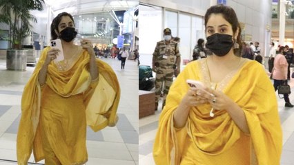 Jhanvi Kapoor airport पर पीला सूट पहनकर निकली किससे मिलने; Watch video | FilmiBeat