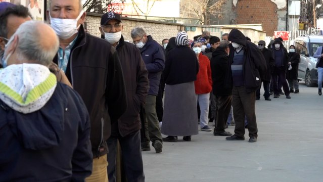 Ekmek kuyruğundan AKP'li Çamlı'ya yanıt: Ona iyi bir gözlük almak lazım... Gelsin bir ay bizim aylığımızla idare etsin bakalım nasıl oluyormuş