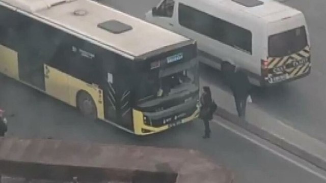 İETT otobüsünün önünü kesip, şoförle tartıştı