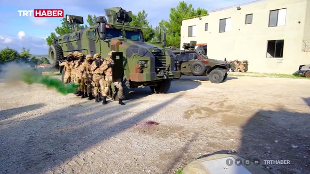 Şerife Bacı'nın torunlarıyla sırt sırta vatan nöbeti