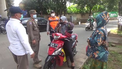 Antisipasi Penyebaran Omicron, Razia Masker Digelar di Cilandak