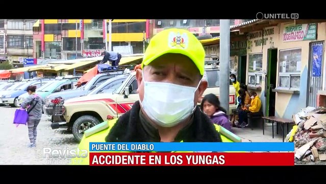 El bus cayó varios metros en la carretera a los Yungas