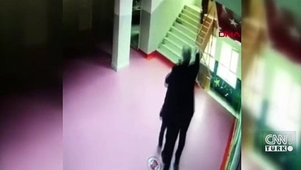 Okul müdüründen öğrencilere şiddet | Video Haber