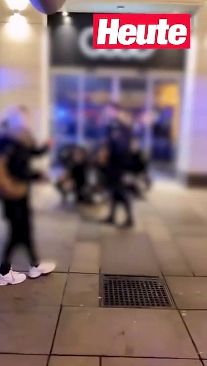 Wiener Teenies werfen in City Böller auf Passanten