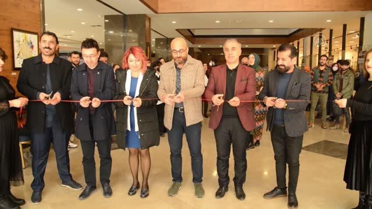 "Diyarbakır'da Yaşayan ve Üreten Ressamlar Buluşması Karma Resim Sergisi" sanatseverlerle buluştu