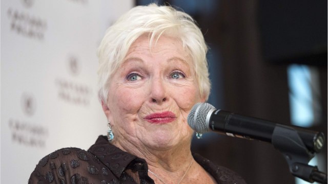 FEMME ACTUELLE - Line Renaud : son avis sévère sur Jean-Baptiste Guéguan, le sosie vocal de Johnny Hallyday