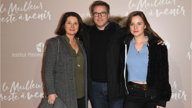 FEMME ACTUELLE - Guillaume de Tonquédec pose avec sa femme Christèle Marchal et leur fille Victoire