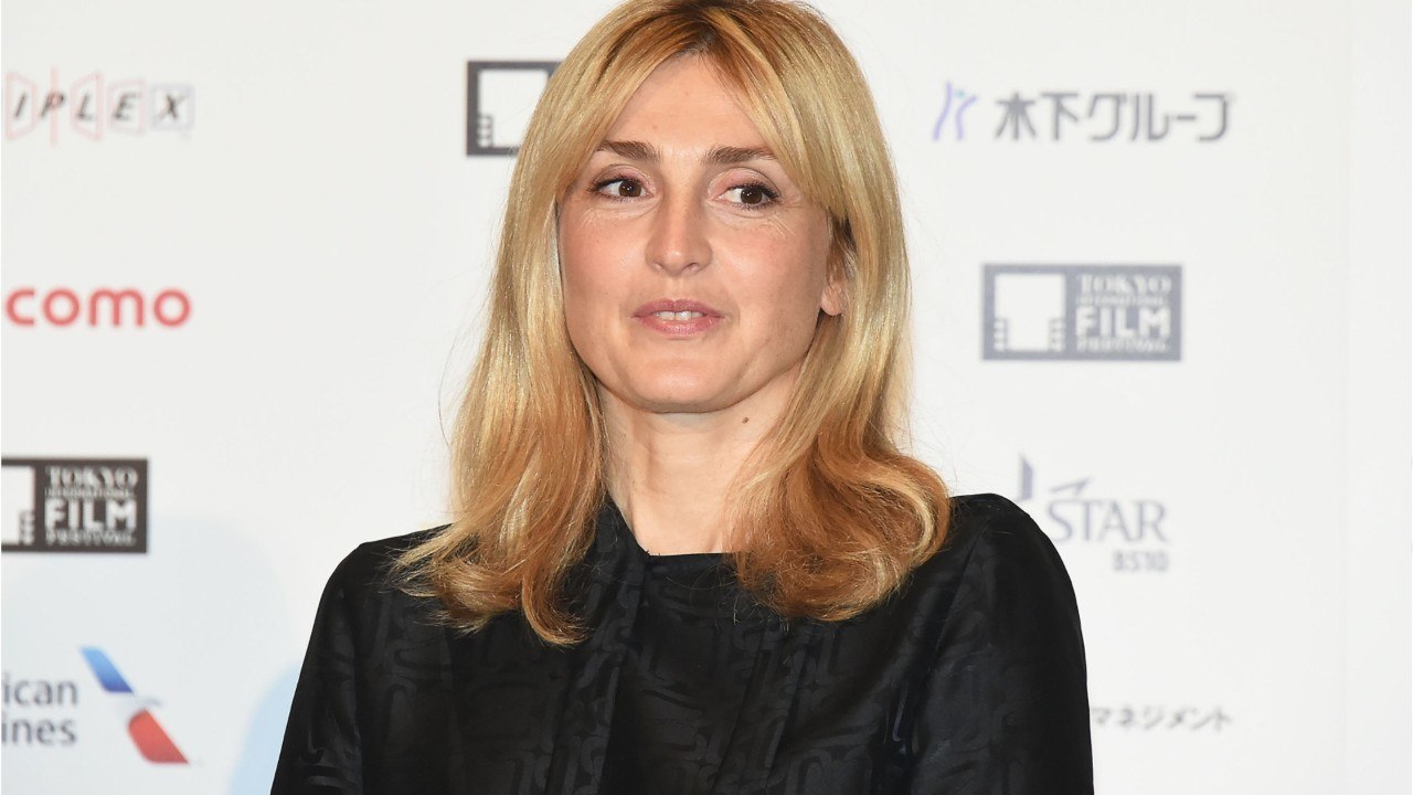 FEMME ACTUELLE - Julie Gayet : ce secret très bien gardé sur son couple avec François Hollande qu'elle a confié à Géraldine Maillet