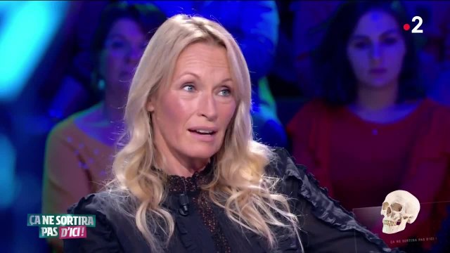FEMME ACTUELLE : Estelle Lefébure émue, elle raconte que sa fille Emma à passé deux mois avec Johnny Hallyday avant son décès