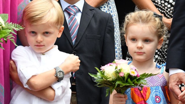 FEMME ACTUELLE - Jacques et Gabriella trop craquants : Charlène de Monaco dévoile leurs premières photos de classe