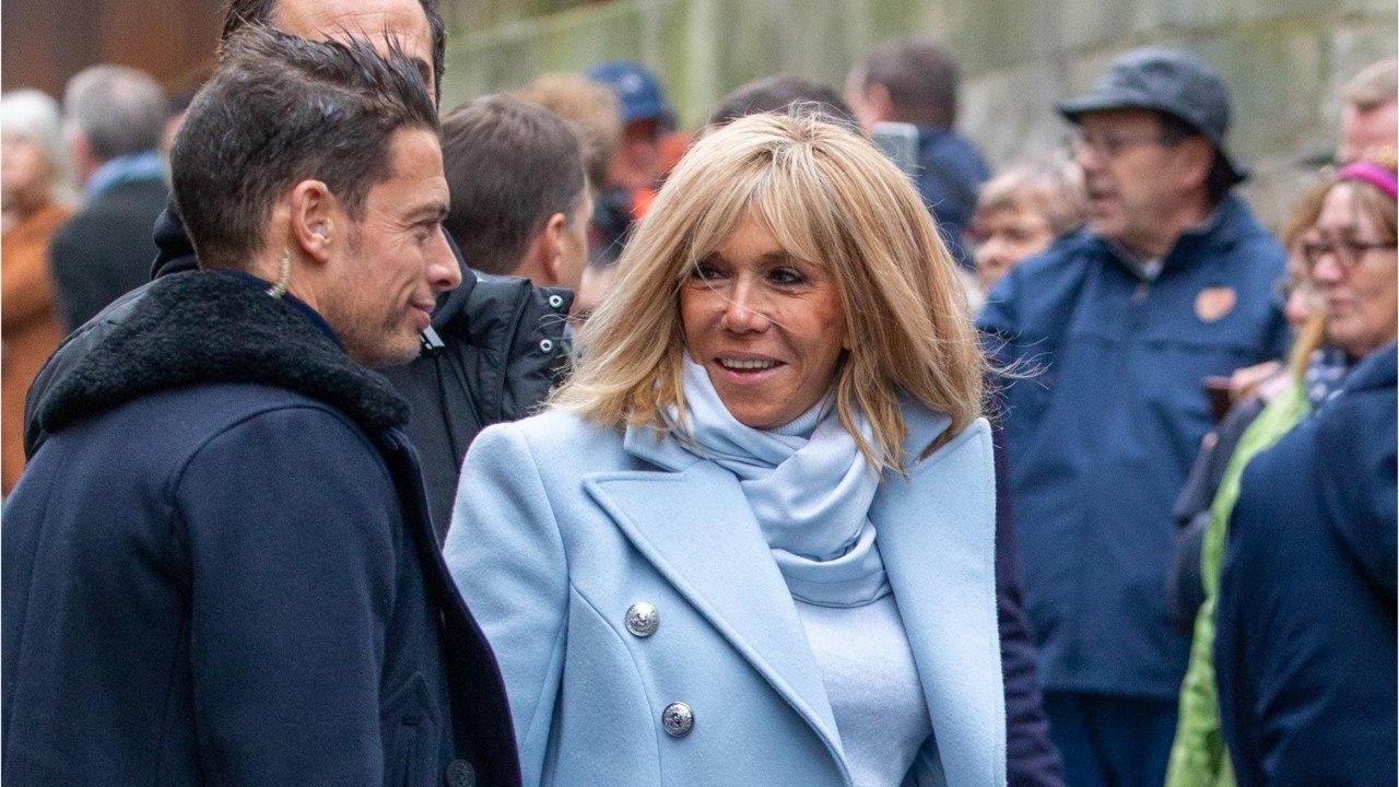 FEMME ACTUELLE - Brigitte Macron à Honfleur : son garde du corps beau gosse qui la fait beaucoup rire