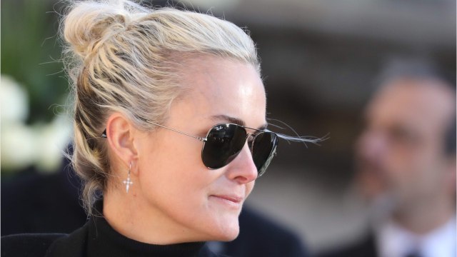 La Tombe De Johnny Hallyday Exhumée : Laeticia Hallyday S'est-elle Mis St-Barth À Dos ? (1)