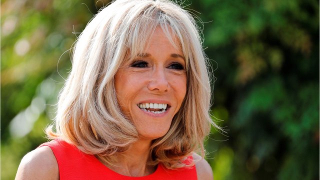 FEMME ACTUELLE - Brigitte Macron reprend les Beatles lors d'un cours de chant