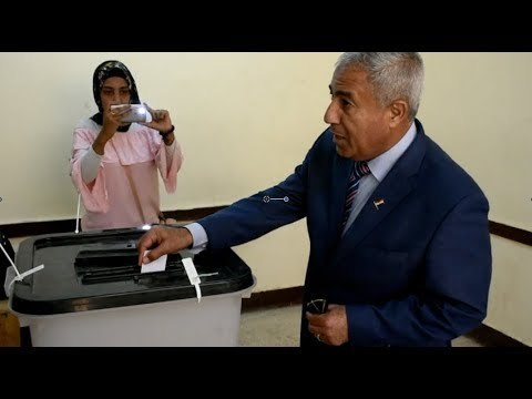 محافظ أسوان يدلي بصوته في الاستفتاء على التعديلات الدستورية