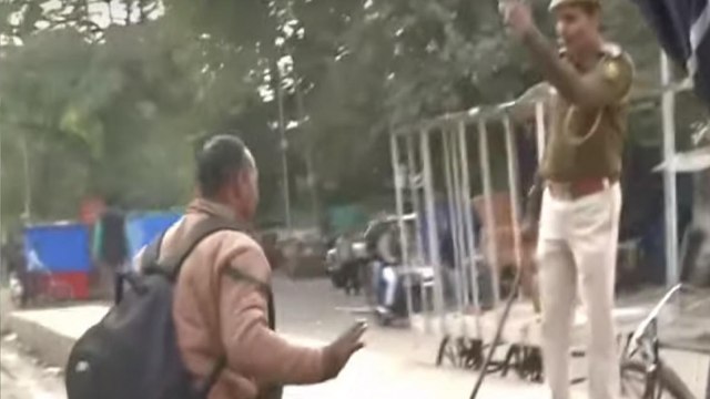 Patna police lathicharge on protesting ward secretaries