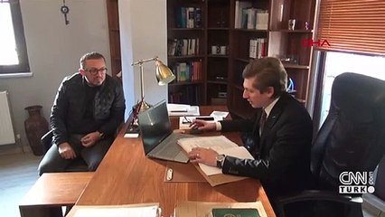 Yöneticilerin bilgilerini eskort sitesinde paylaştı