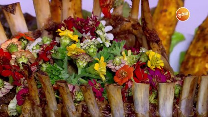 تاج الريش مع نرمين هنو على زي السكر 🍽️