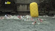 Cold Competition! Annual Post-Christmas Competition Sees Hundreds of Swimmers Plunge Into Icy Prague Waters!