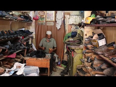 عم عصفور يصنع أرخص حذاء جلد طبيعي