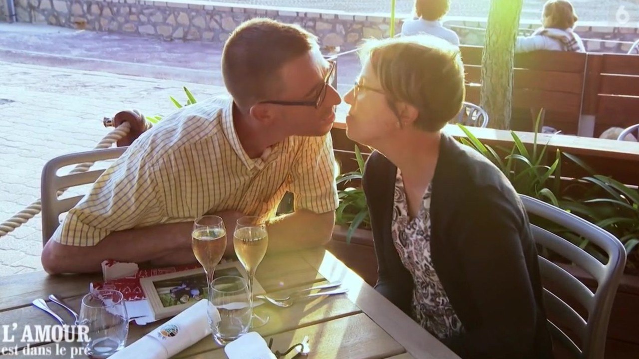 FEMME ACTUELLE - Hervé et Stéphanie ("L'amour est dans le pré") annoncent une grande nouvelle à Karine Le Marchand