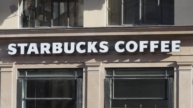 Starbucks® surprend les fans de Taylor Swift avec sa boisson préférée... et son nouvel album !