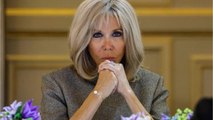 FEMME ACTUELLE - Brigitte Macron : ce cadeau offert par une jeune femme grâce à la complicité de ses gardes du corps